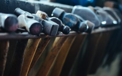 Introduction to using a jigsaw, a versatile tool for beginner woodworking projects.