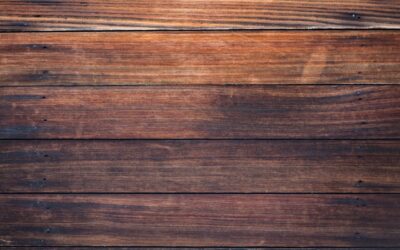 Information on different types of wood and their properties suitable for beginners.