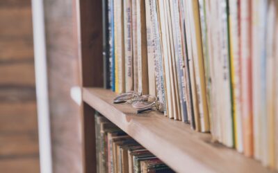 Instructions for designing and building customizable wooden shelving solutions.